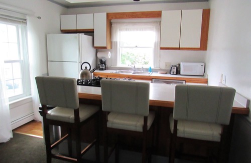 Portsmouth Apartment | Great Price;Beautiful, Spacious 3 Bed 2 Bath in a House Near Downtown Portsmouth