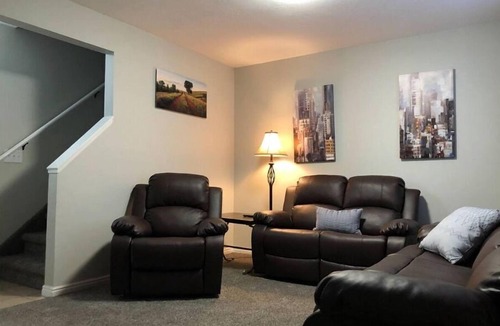 Layton House | Great PRIVATE Family HOME! Big 3 Bed 3 Bath Private Yard
