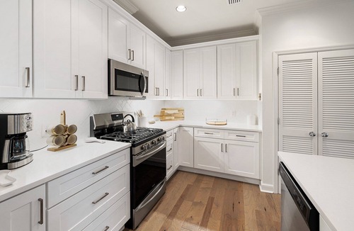 Saint Simons Heights House | Great Quiet Neighborhood Location | Bike to Beach and Close to Shopping & Restaurants