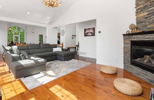 Lafontaine Cottage | Great Raccoon Lodge - Five Bedroom Cottage, Sleeps 10
