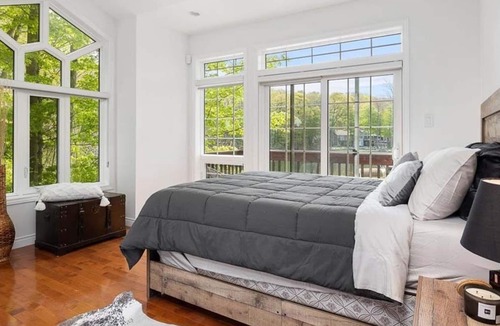 Lafontaine Cottage | Great Raccoon Lodge - Five Bedroom Cottage, Sleeps 10