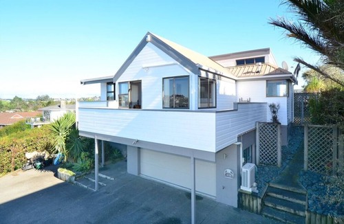 Red Beach House | Great Red Beach Get Away