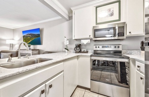 South Lake Tahoe Hotel | Great Relaxing Overnight Stay! 2 Comfortable Units, Free Breakfast, Pets Allowed