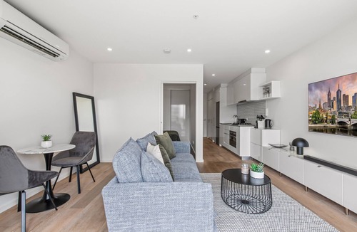 Richmond North Apartment | Great Richmond 1-bed Conveniently Located By Shops