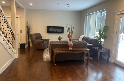 Paine Field-Lake Stickney House | Great room with private bathroom!B2