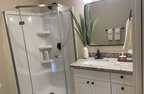 Paine Field-Lake Stickney House | Great room with private bathroom!B2