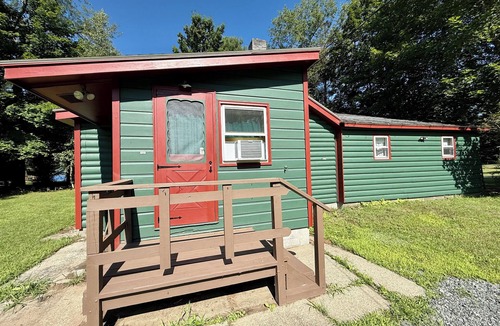 Northville Cabin | Great Sacandaga Lake 4 Season Cabin - Leaf Peeping Availability!