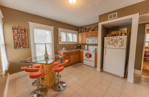 Lee's Summit Apartment | Great Space! 2 Blocks from Downtown Lee's Summit!