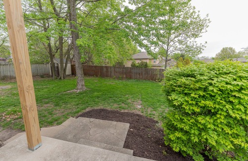 Lee's Summit Apartment | Great Space! 2 Blocks from Downtown Lee's Summit!