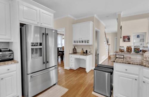 Roswell House | Great spacious home with great entertainment!