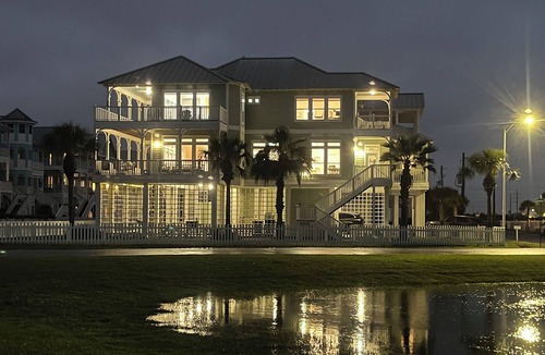 Beachside Village House | Great Spring-Summer Deals Luxury Family Amazing Ocean Views Beachside Village