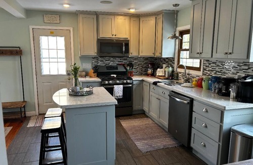 Como House | Great stay near Como Park and MN State Fair. Pet friendly. Safe and cozy.