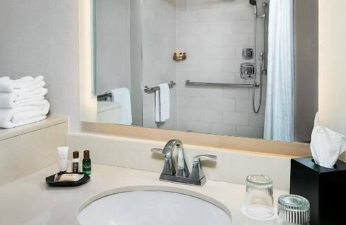 Pinch District House | Great Stay, Superb Location! 2 Great Units, Restaurant and Bar, Right on Trolley Stop