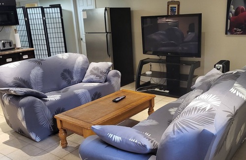 Leitrim House | Great Stay Travel Adventure - 5 minutes from Ottawa International Airport South