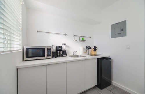 Northeast Miami Condo | Great Studio 15 min from the beach