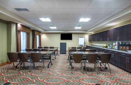 Altoona Apartment | Great Studio | Free Breakfast, Indoor Pool