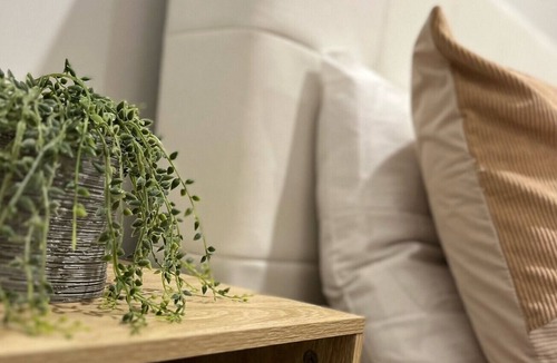 Mayfield Villa | Great Studio in Mayfield!