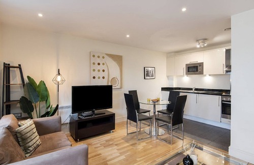 Cathedrals Apartment | Great Suffolk Street, Waterloo