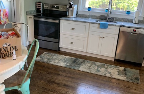 Tisbury House | Great update 3 BR near ferry with pool