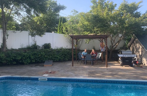 Tisbury House | Great update 3 BR near ferry with pool