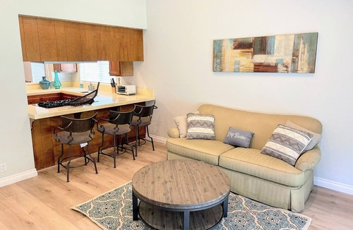 Northwood House | Great Value ! Home with Large, Tropical Yard!