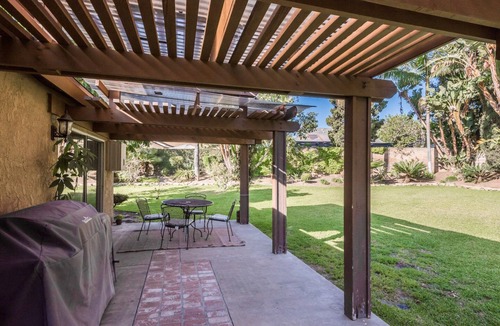 Northwood House | Great Value ! Home with Large, Tropical Yard!