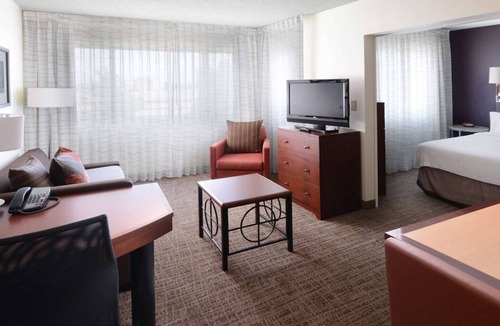 North Dallas Apartment | Great value hotel in Dallas! Pets are welcome! FREE Parking & Breakfast, Pool!