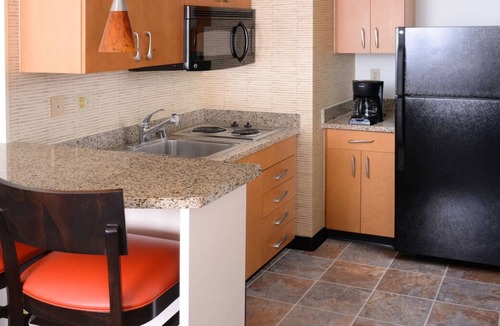 North Dallas Apartment | Great value hotel in Dallas! Pets are welcome! FREE Parking & Breakfast, Pool!