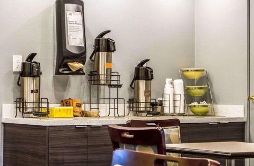 Martinez House | Great value minutes from Waterworld!