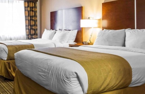 Martinez House | Great value minutes from Waterworld!