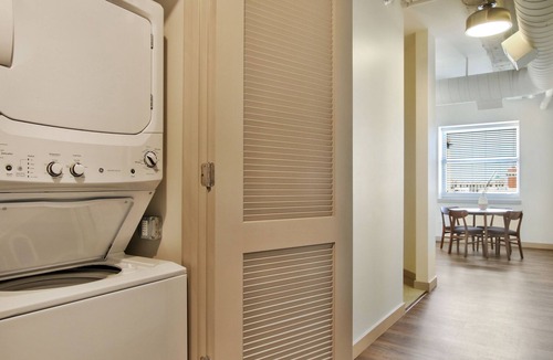 Downtown Wichita Apartment | Great Value near Performing Arts Center In DT Wichita