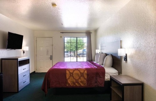 San Antonio Hotel | Great Value Stay Near Wonderland Mall & River Walk w/Parking