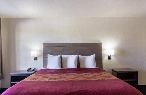 San Antonio Hotel | Great Value Stay Near Wonderland Mall & River Walk w/Parking