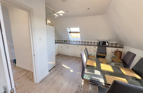 Ealing Common Apartment | Great View- Ealing Heights