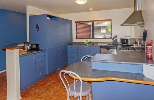 Owhata House | Great View near Rotorua Lake