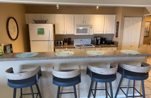 Lake Ozark Apartment | Great view-Screened Deck, Must See! 'TopSider' 3-bed 3-bath