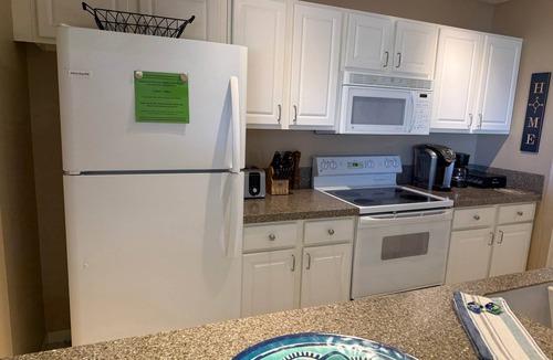 Lake Ozark Apartment | Great view-Screened Deck, Must See! 'TopSider' 3-bed 3-bath