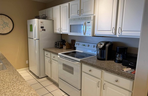 Lake Ozark Apartment | Great view-Screened Deck, Must See! 'TopSider' 3-bed 3-bath
