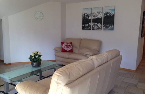 Chateau-d'Oex Apartment | Great view Top floor spacious flat with Pool and Gym