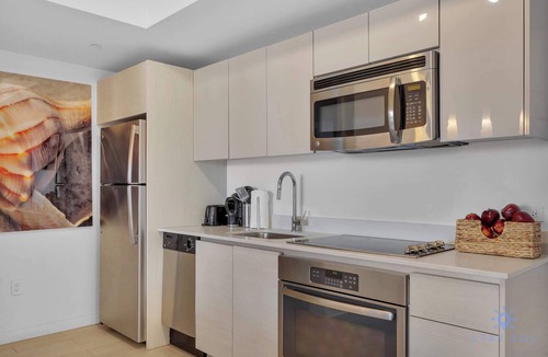 Hallandale Beach Apartment | Great views Apartment with Pool & Balcony
