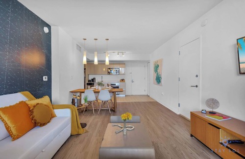 Hallandale Beach Apartment | Great views Apartment with Pool & Balcony