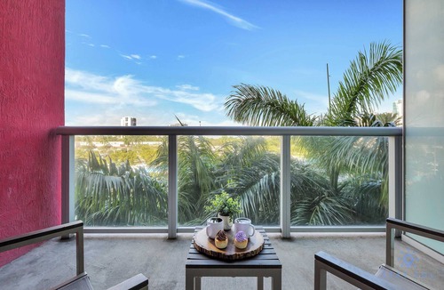 Hallandale Beach Apartment | Great views Apartment with Pool & Balcony