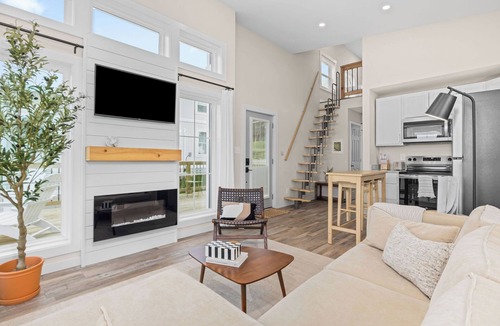 Daniels Hill House | Great Views near Downtown! Work Remote or Couples Retreat