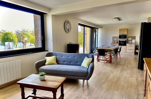 Villefranche-de-Panat Villa | Great Villa Le Menhir – 4BR Lake & Terrace