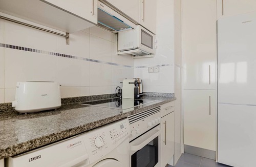Hortaleza Apartment | Great Virgen del Cortijo-Manoteras 1BR w/Gym & Pool, by Blueground