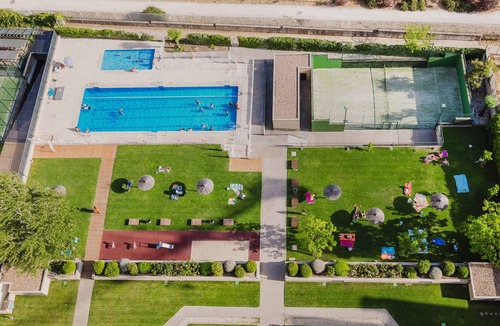 Hortaleza Apartment | Great Virgen del Cortijo-Manoteras 1BR w/Gym & Pool, by Blueground