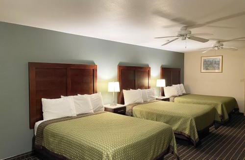 Carlsbad Hotel | Great Western Inn & Suites
