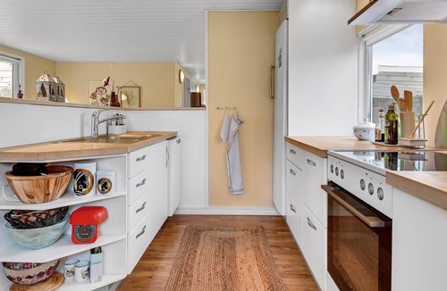 Diernæs Strandby House | Great wooden cottage in close proximity to the water.