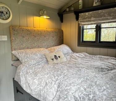 Sedlescombe House | Greatwood Shepherds Hut