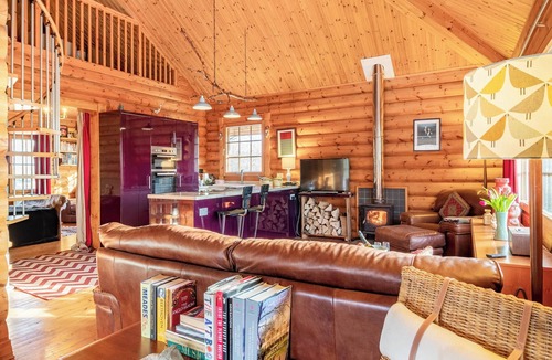 Norwich Cottage | Grebe Lodge (Lodge 6)